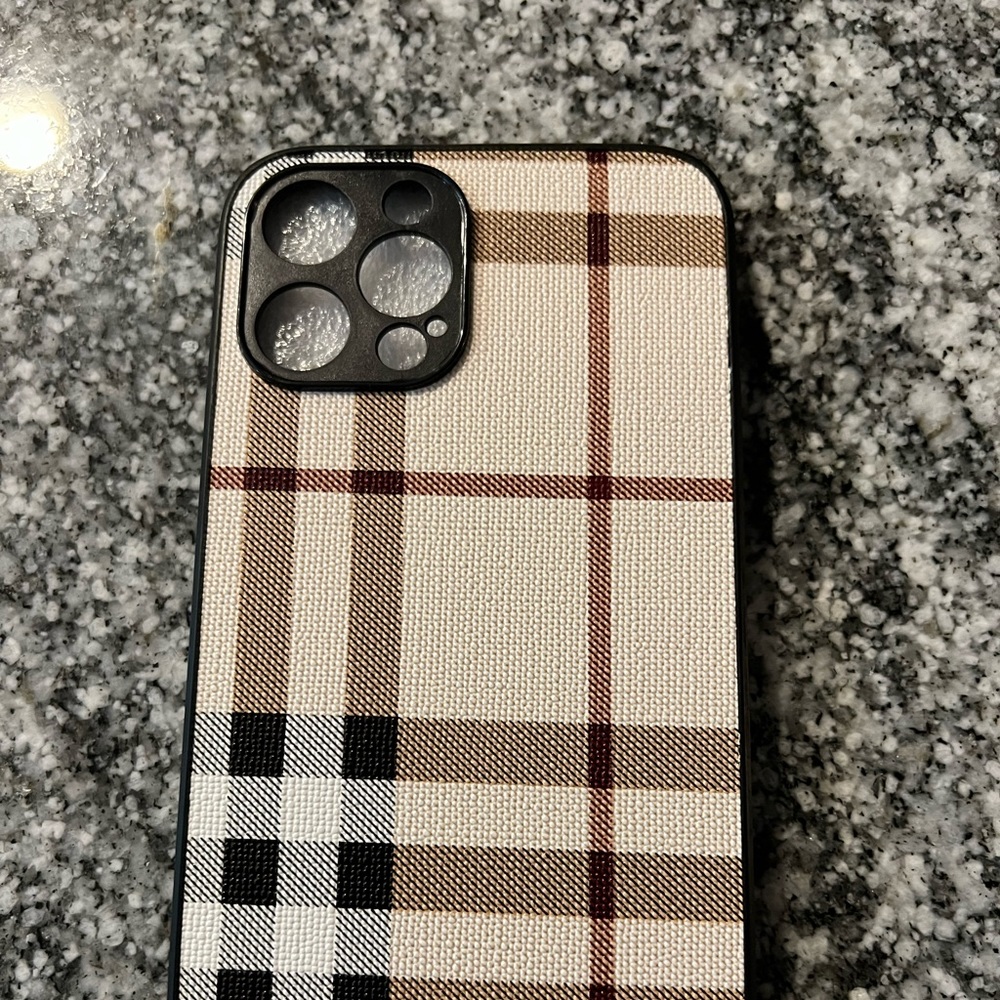 Burberry look-like phone case